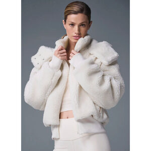 Alo Ivory Foxy Sherpa Jacket New with Tags Size Medium